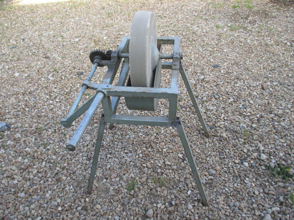 Meule pour affut� manuelle 90 La Fl�che (72)