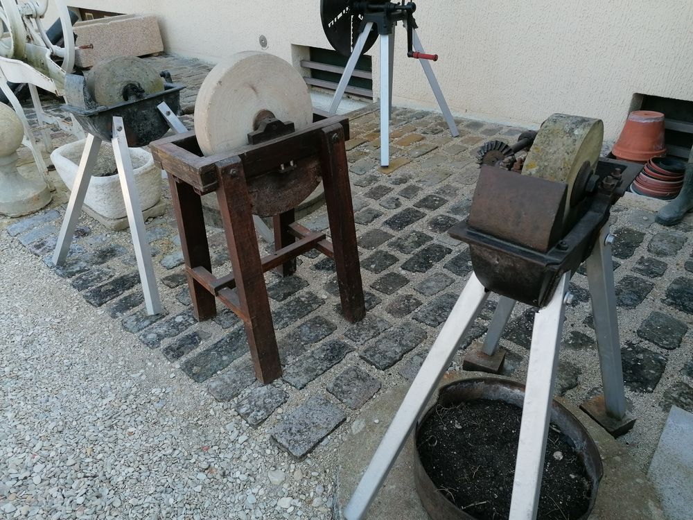 3 meules � eau anciennes 20 Saint-Julien-les-Villas (10)