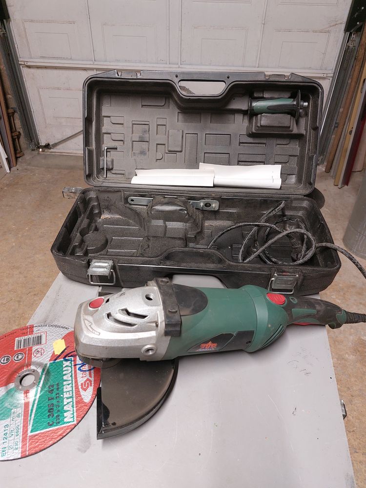 MEULEUSE D'ANGLE 230 mm 2200W 60 Courville-sur-Eure (28)