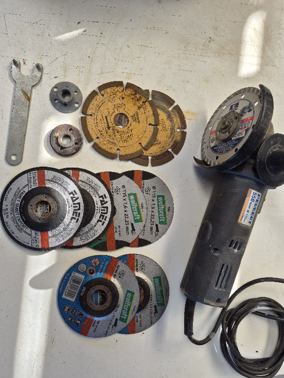 MEULEUSE A  MAIN 25 Saint-Dolay (56)