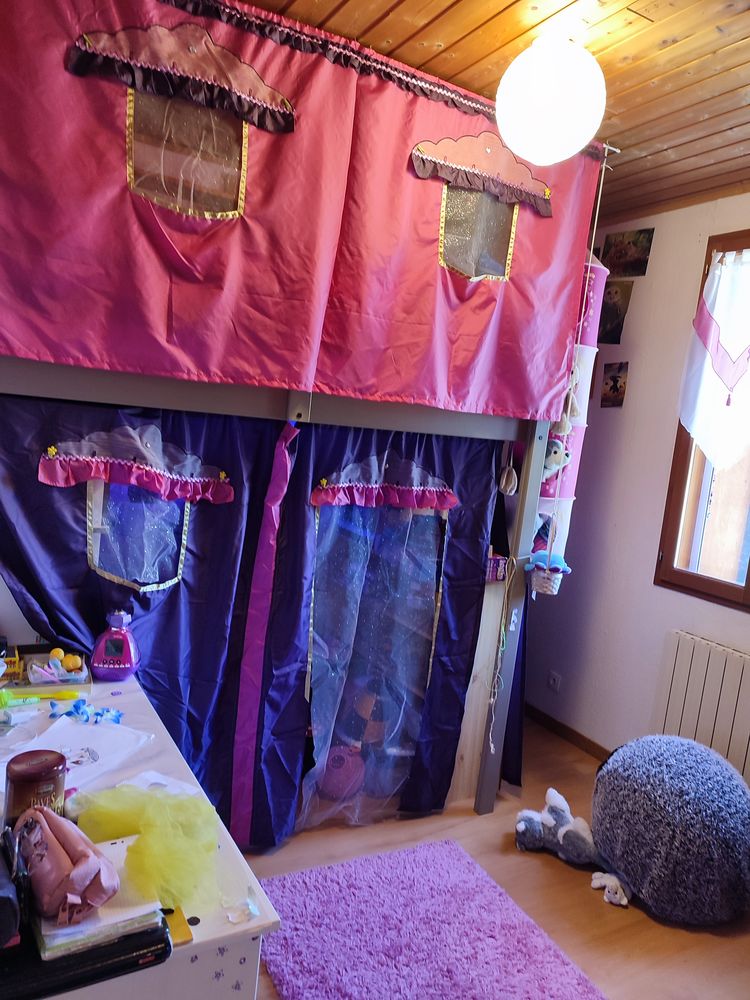 Lit mezzanine avec rideaux princesse chateau + Lumi�re Led 160 La Tour (74)