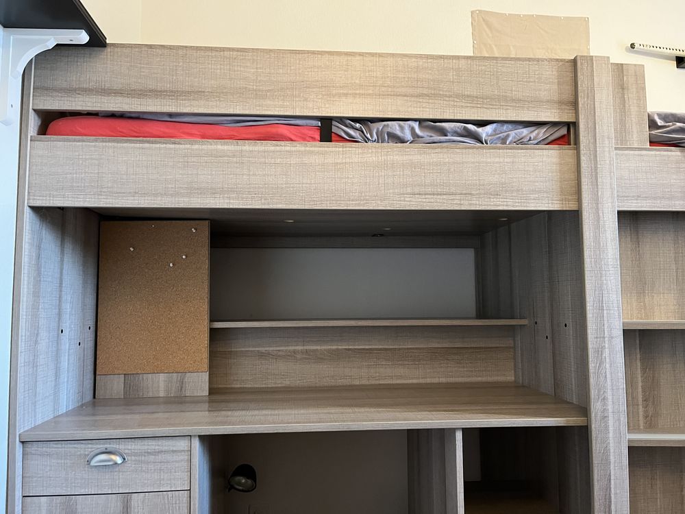 Lit mezzanine ( bureau et placard int�gr�)et commode . 300 Annemasse (74)