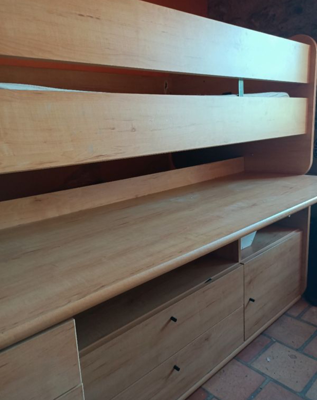 lit mezzanine, bureau 180 Orange (84)