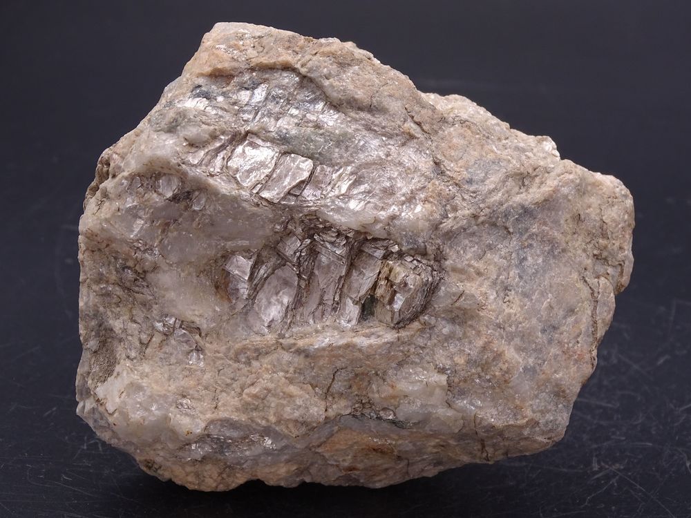 Mica , Barrage de Malpasset , Fr�jus , Var , France 481gr 24 Moyenmoutier (88)