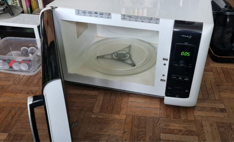 Micro onde Whirlpool FT331 bon �tat 50 Paris 13 (75)