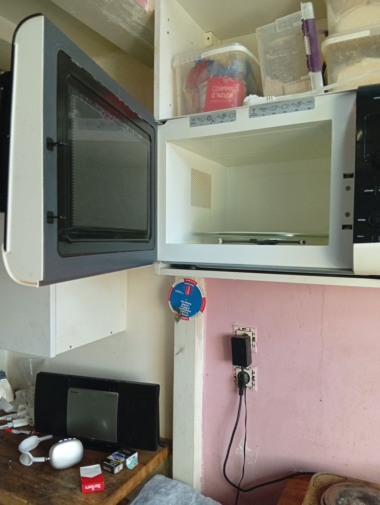 Micro-onde whirlpool 140 Paris 18 (75)