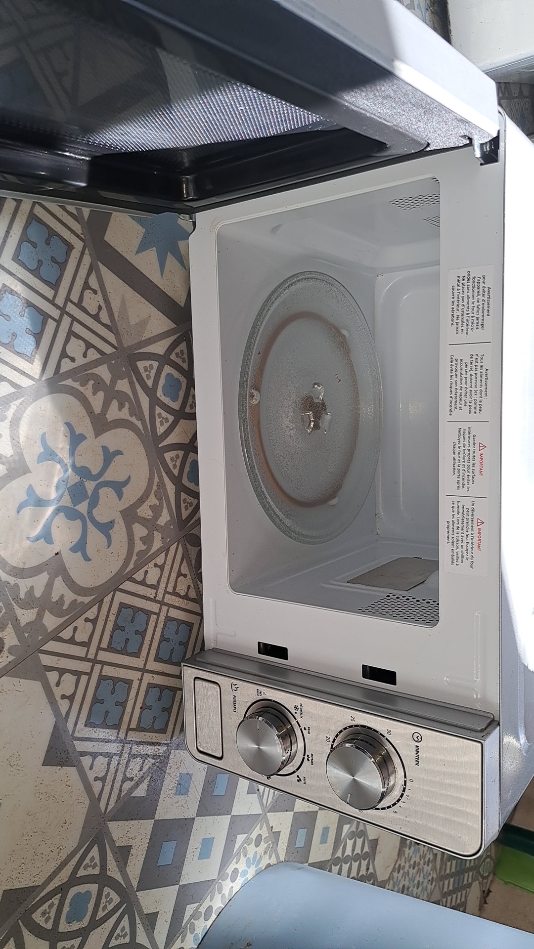 micro-ondes fonctionne tr�s bien bonne �tat prix 80� 80 Brion-pr�s-Thouet (79)