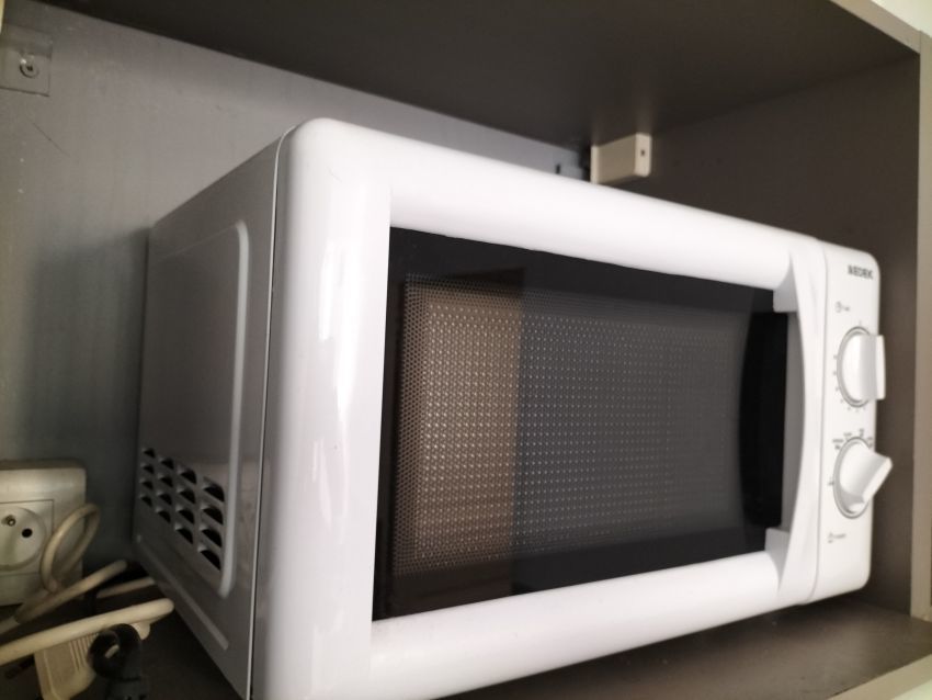 Micro-ondes MEDEK (carrefour) 20l 700W 0 Toulon (83)