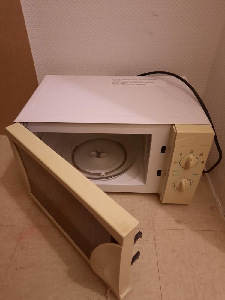  micro-ondes � r�parer fonctionne pas 3 Bourgoin-Jallieu (38)