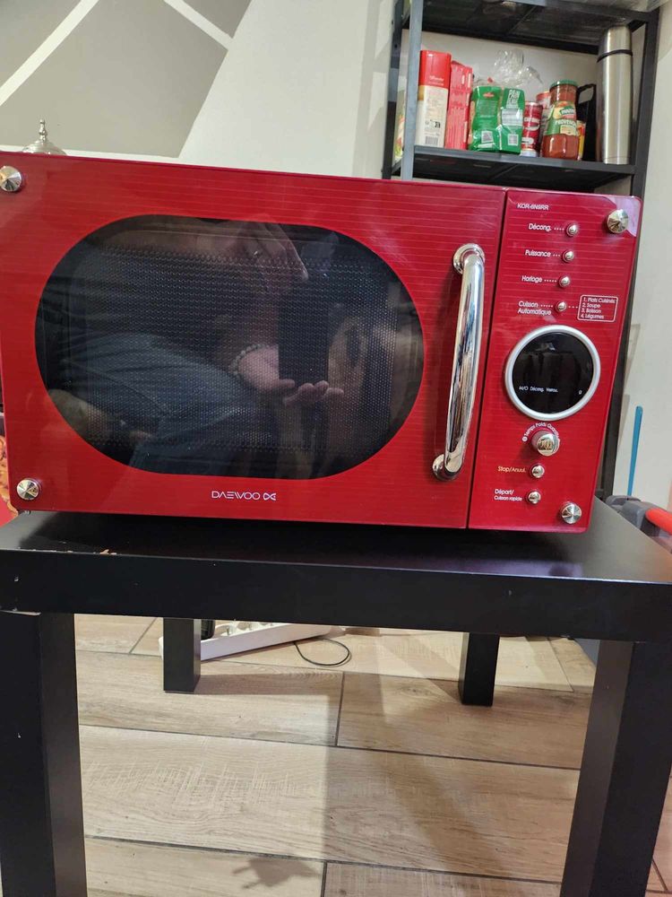 MICRO ONDES ROUGE 50 Salon-de-Provence (13)