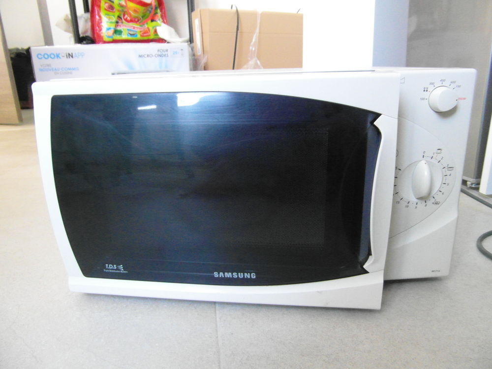 Micro ondes Samsung 15 Cannes (06)