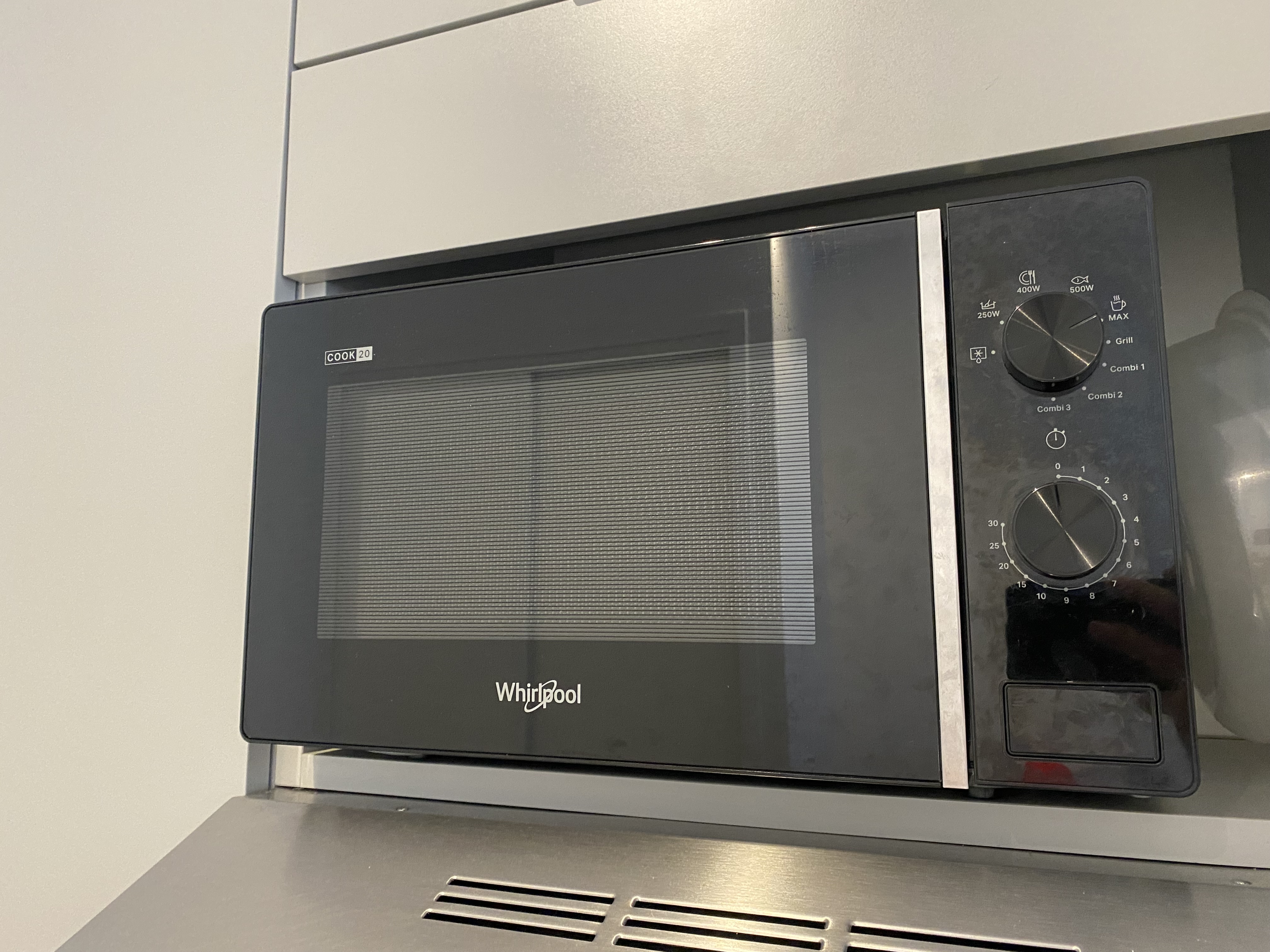 Micro-ondes Whirlpool 80 Lyon 6 (69)