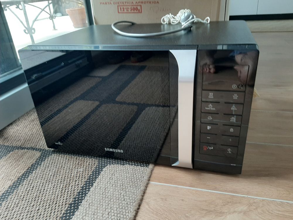 Micro-ondes 28 L 100 Bassens (73)