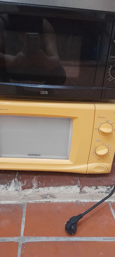 2 Microonde il marche tr�s bien 30 Montauban (82)