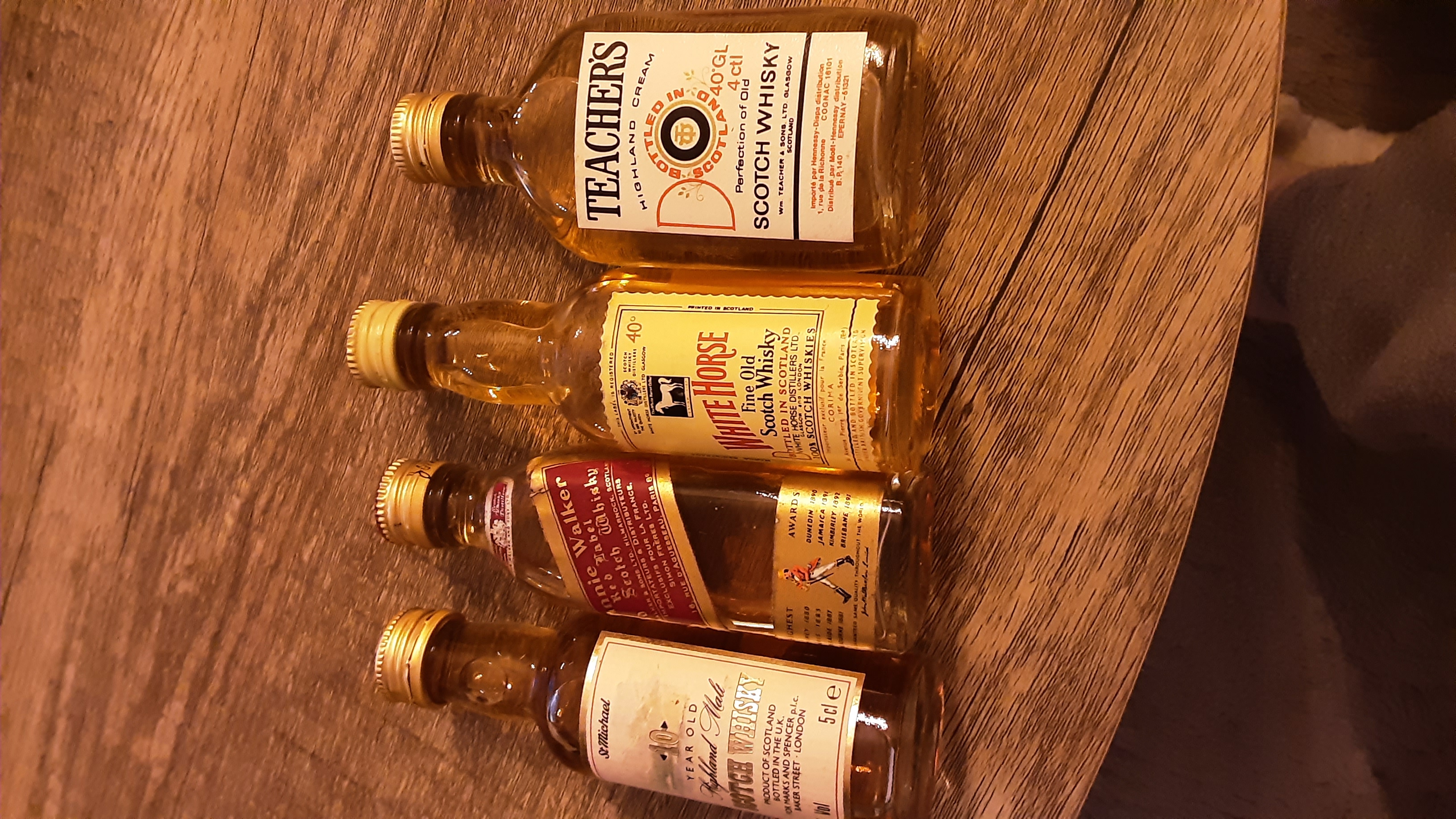 4 mignonettes pleines whisky marque diff�rentes 30 Blois (41)