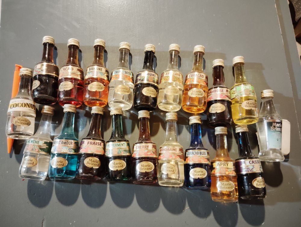 Lot Mignonnettes Marie Brizard 60 Bouguenais (44)