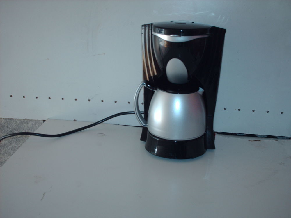 mini cafeti�re 10 Biot (06)