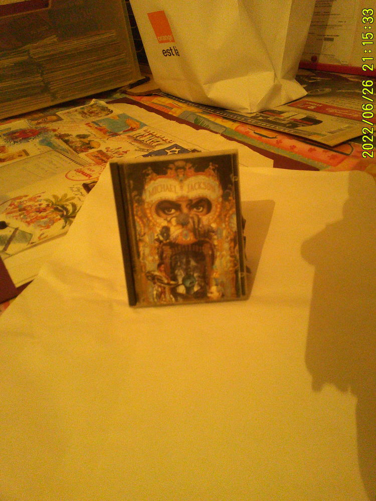 UN  MINI - DISC - SONY .de  Michael  JACKSON 80 Nontron (24)