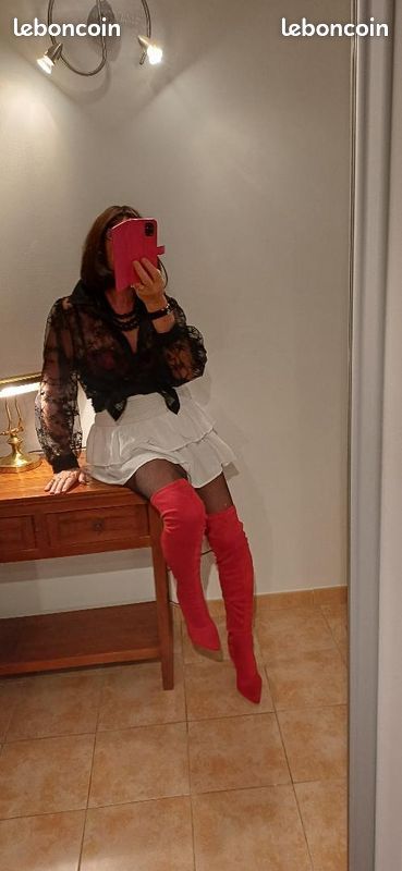 Mini jupe blanche a volants sexy
15 La Seyne-sur-Mer (83)