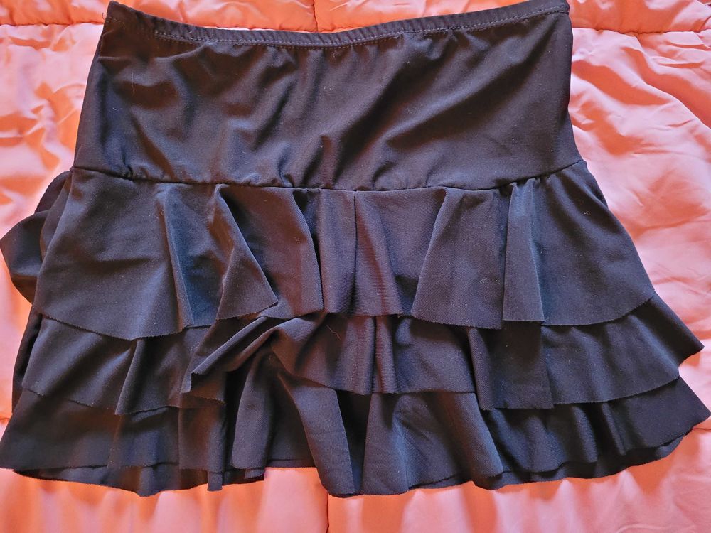 Mini jupe noire 4 Paris 19 (75)