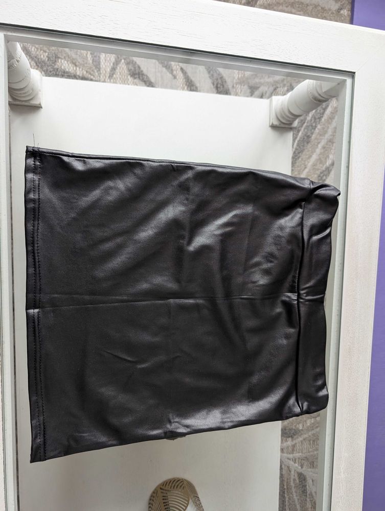 Mini jupe en simili noire 10 Saint-Maur-des-Foss�s (94)