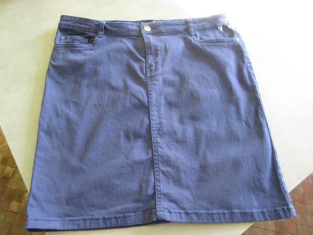 Mini-jupe taille 42 4 Jury (57)