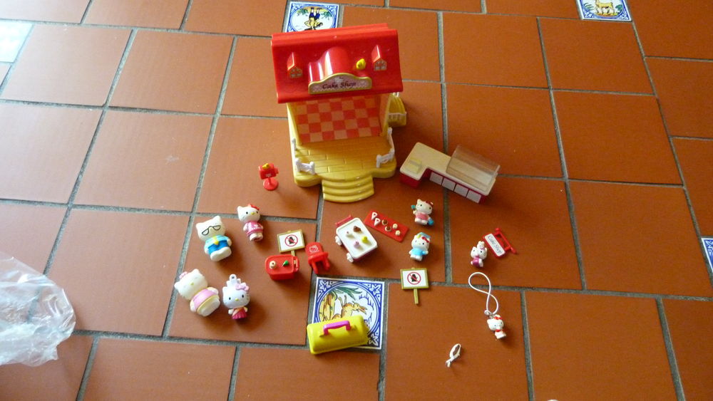 Mini maison hello kitty cake shop 10 Cormeilles-en-Parisis (95)