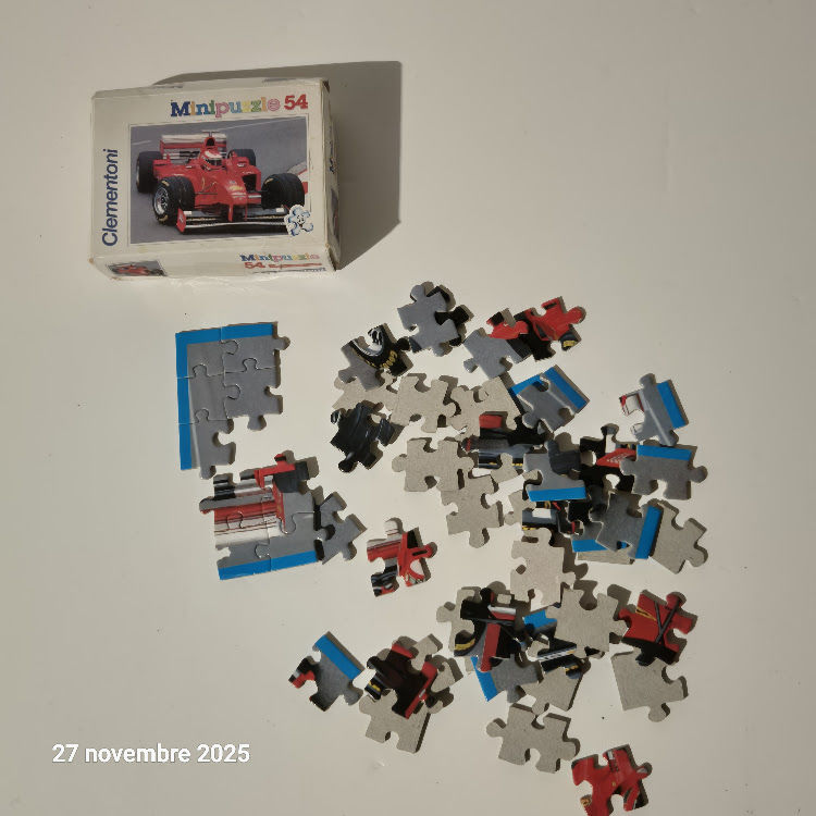 Mini puzzle, 54 pi�ces, formule 1 ferrari                
4 Saumur (49)