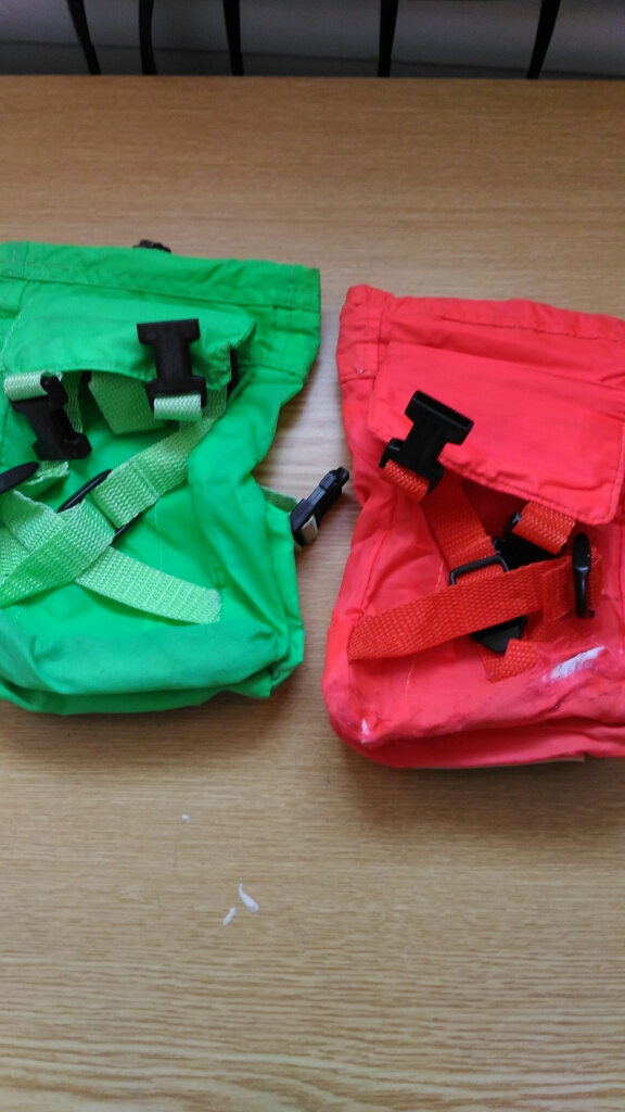 2 mini sacs � dos 2 Saint-Br�s (30)