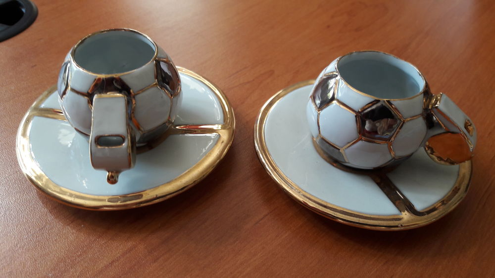  mini-tasses en ballon de foot.
6 Fontenay-aux-Roses (92)