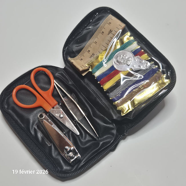 Mini trousse de voyage couture et manucure 3 Saumur (49)