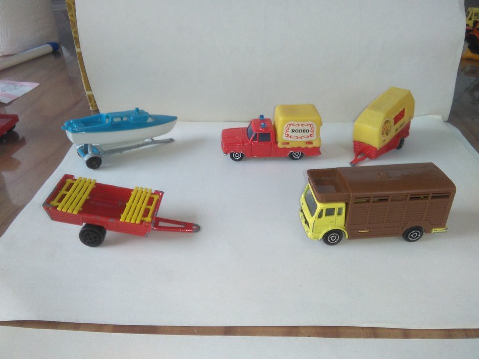 MINI VOITURE MAJORETTE COLLECTION 6 1 Amiens (80)