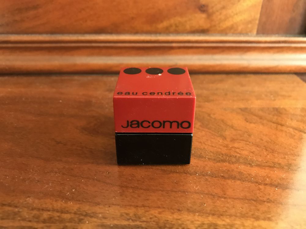 eau cendree jacomo parfum