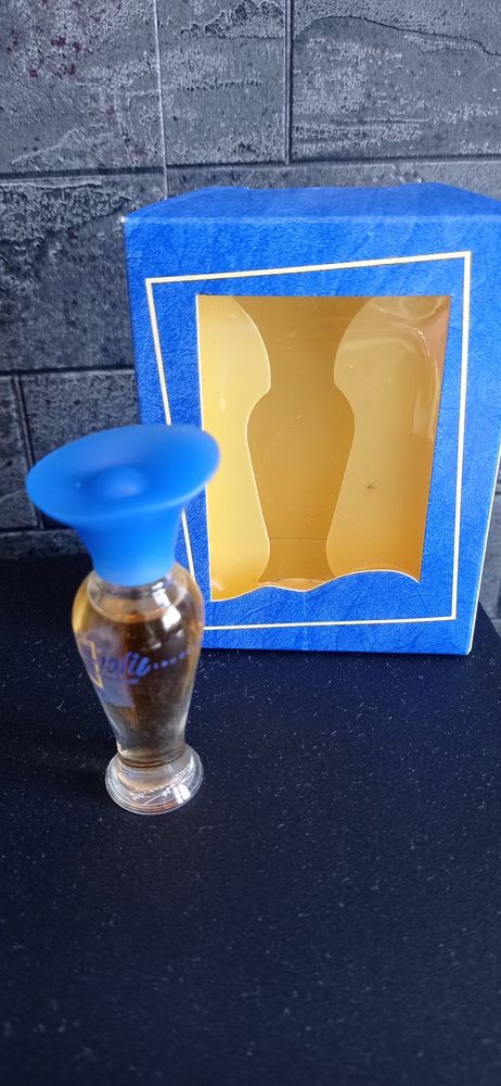 Miniature de parfum de collection jolie de nonchalance 12 Porcelette (57)