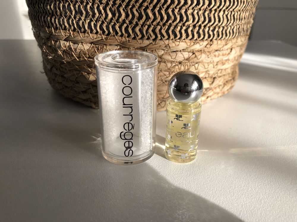 miniature de parfum eau de Courrege 5 Charbonni�res-les-Bains (69)