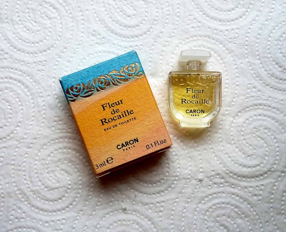 Miniature de parfum Etienne Aigner femme, très rare dans cet 4 Cagnes-sur-Mer (06)