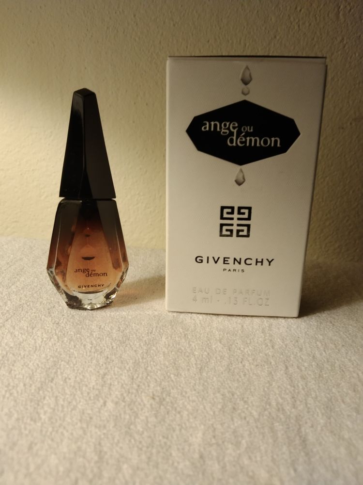 Miniature parfum Givenchy 6 S�v�rac-d'Aveyron (12)