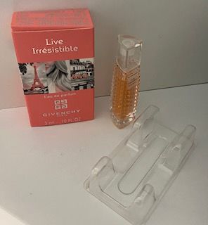 Miniature de parfum GIVENCHY Live Irr�sistible EDP 3 ml 14 Angers (49)
