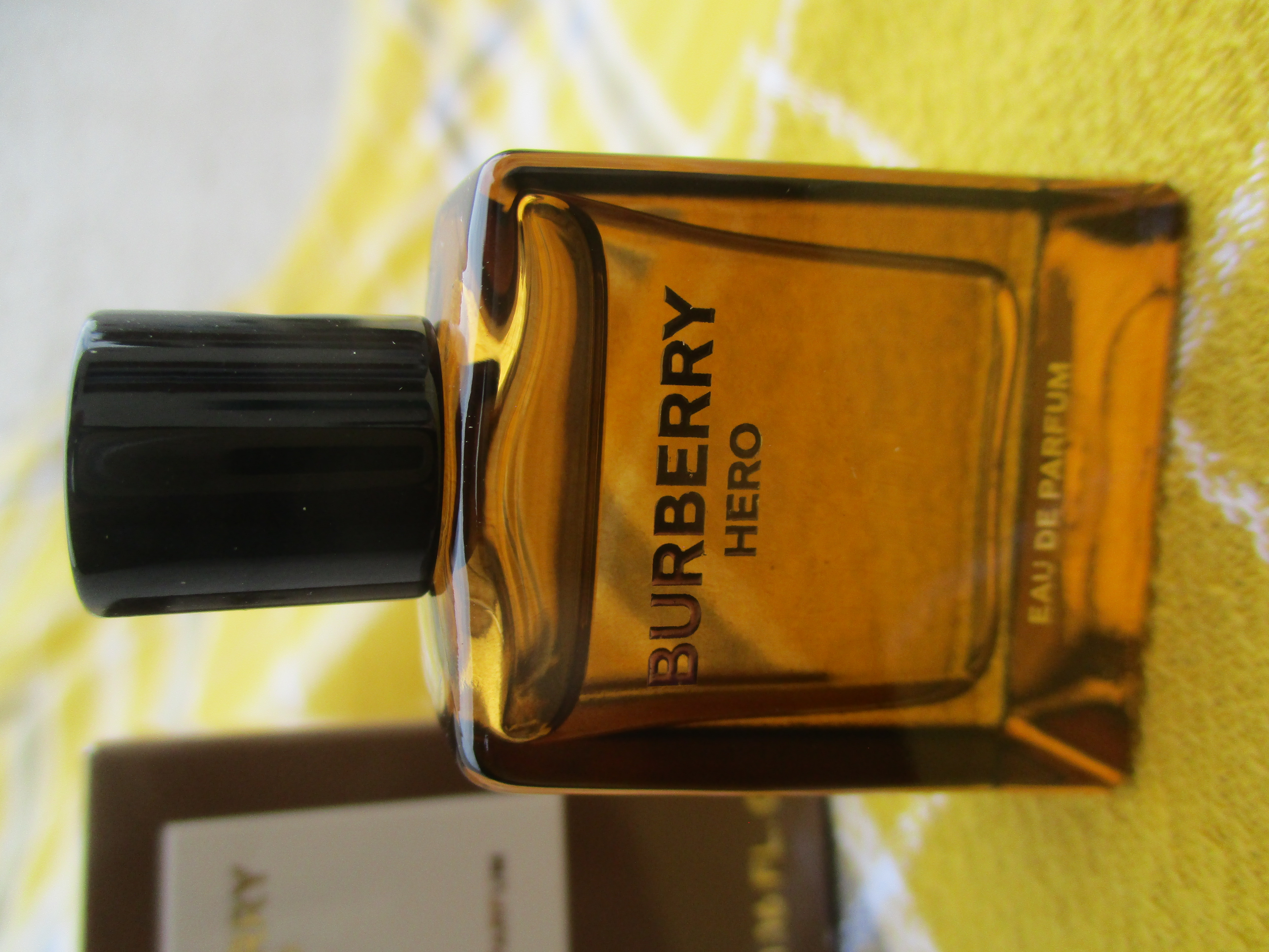 Miniature Eau De Parfum Homme   Burberry Hero   - Neuve
19 La Fert�-Alais (91)