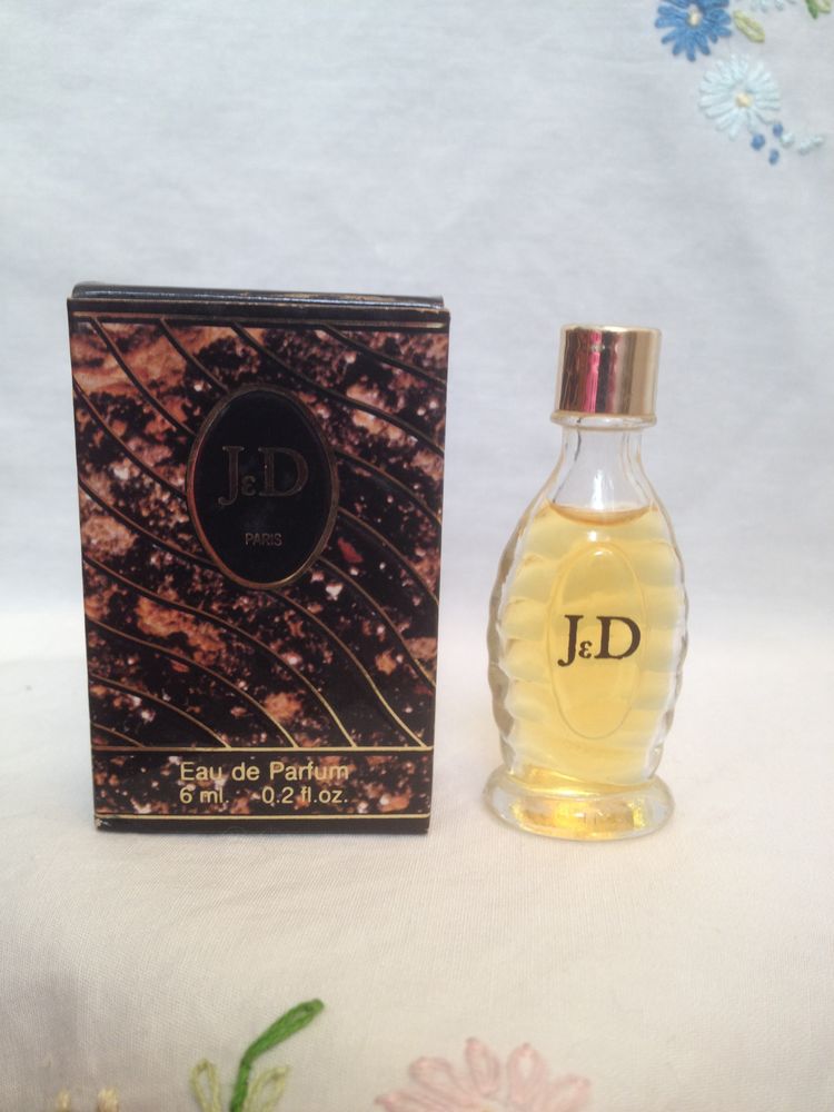 Miniature de parfum Jessie Daniel 6 Vincennes (94)