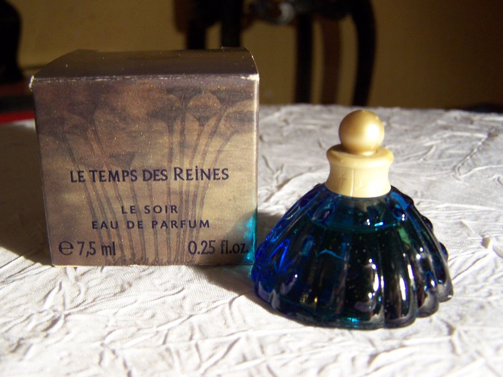Miniature de parfum Le Monde en parfum LE SOIR avec boîte 4 Plaisir (78)