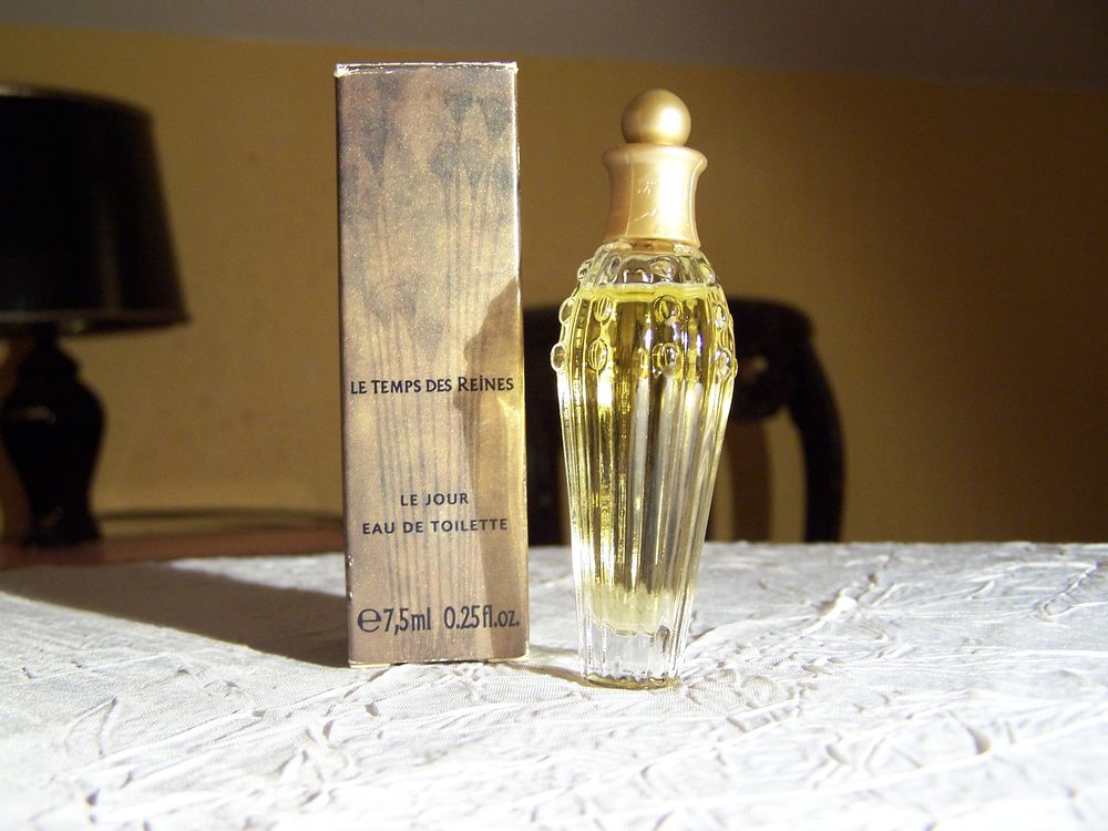 Miniature de parfum Le Monde en parfum LE JOUR  4 Plaisir (78)