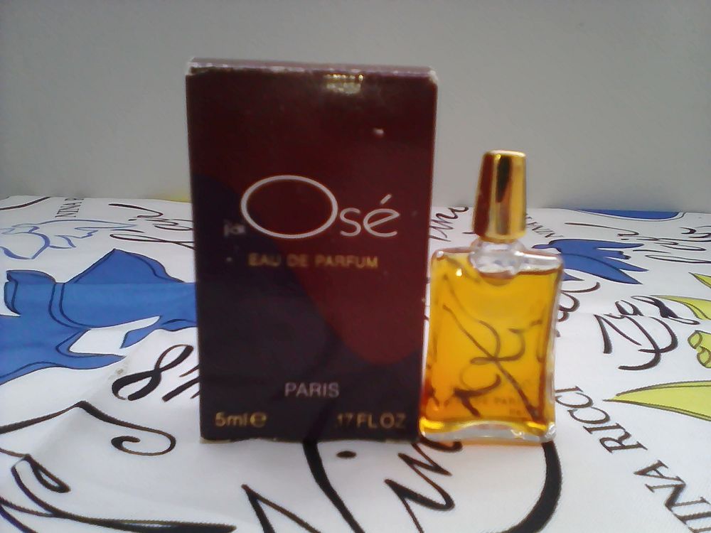 MINIATURE DE PARFUM 6 Trouy (18)