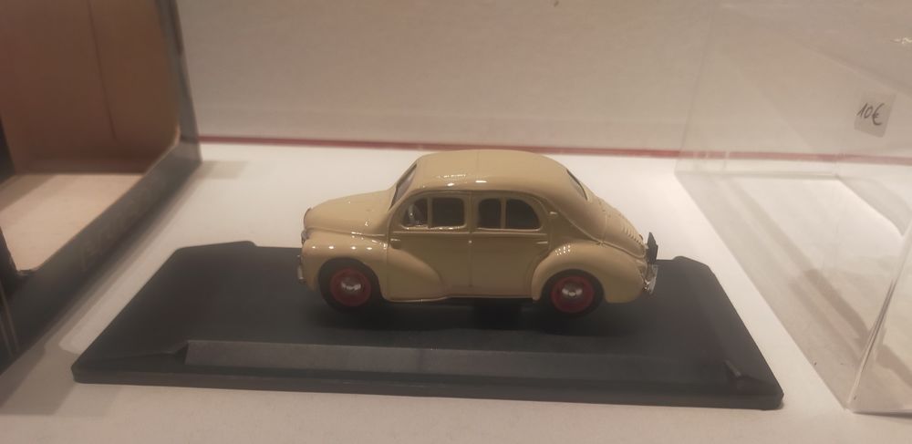 miniature Renault 4CV Berline 1954 au 1/43e
10 Mirecourt (88)