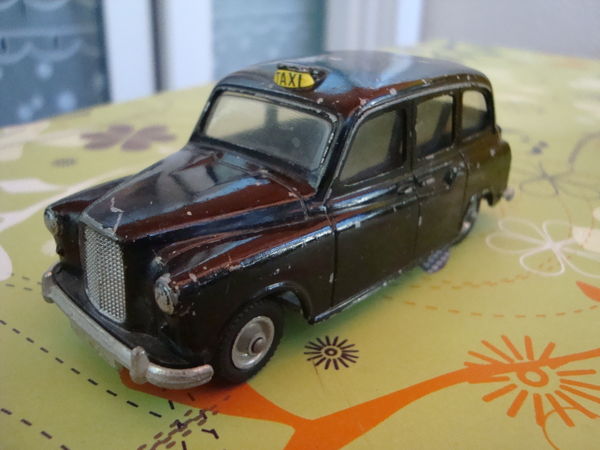 Miniature TAXI LONDON CAB 1/43 budgie models 10 Bagneux (92)