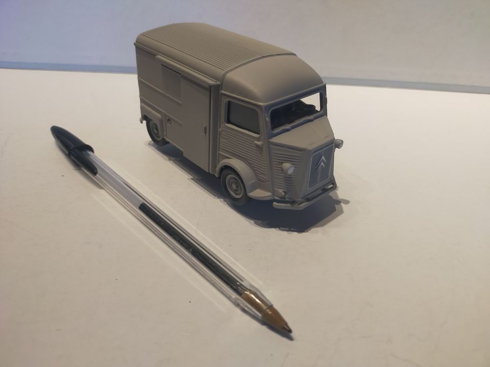 miniature Tube H Citro�n gris au 1/43e
10 Mirecourt (88)