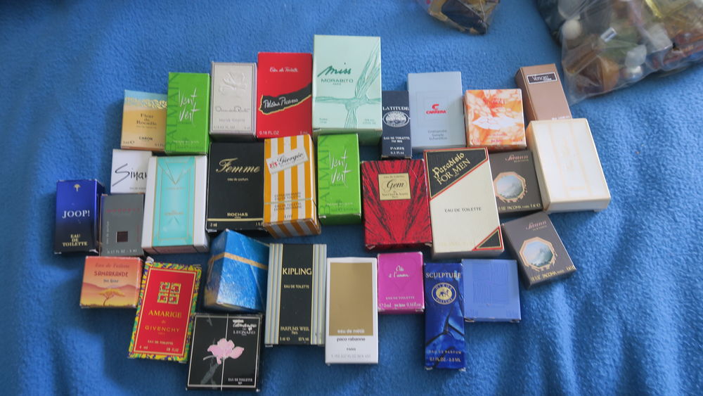 Lot de 30 miniatures de parfum Avec boite 45 Chennevi�res-sur-Marne (94)