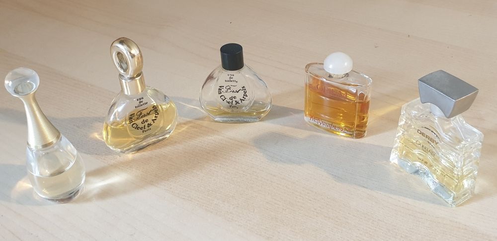 lot de 5 miniatures de parfum, à moitié pleines 10 Lagny-sur-Marne (77)