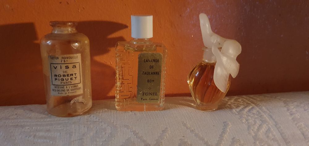Miniatures de parfum  50 Nice (06)