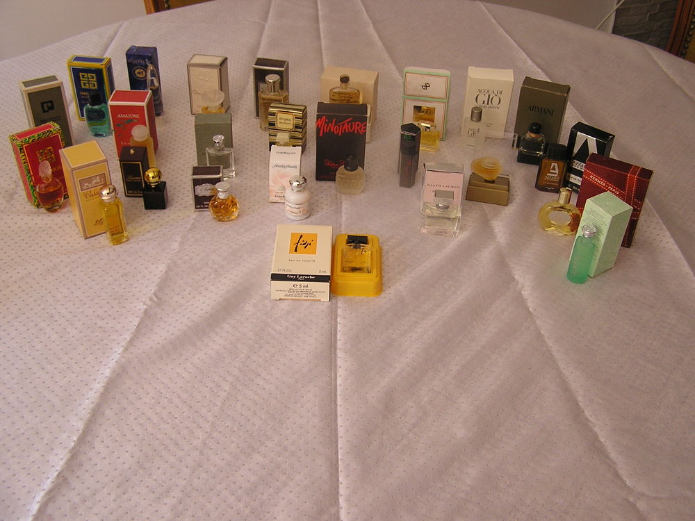 miniatures de parfums pleine avec boite ou �crin neuf 37 Montlh�ry (91)